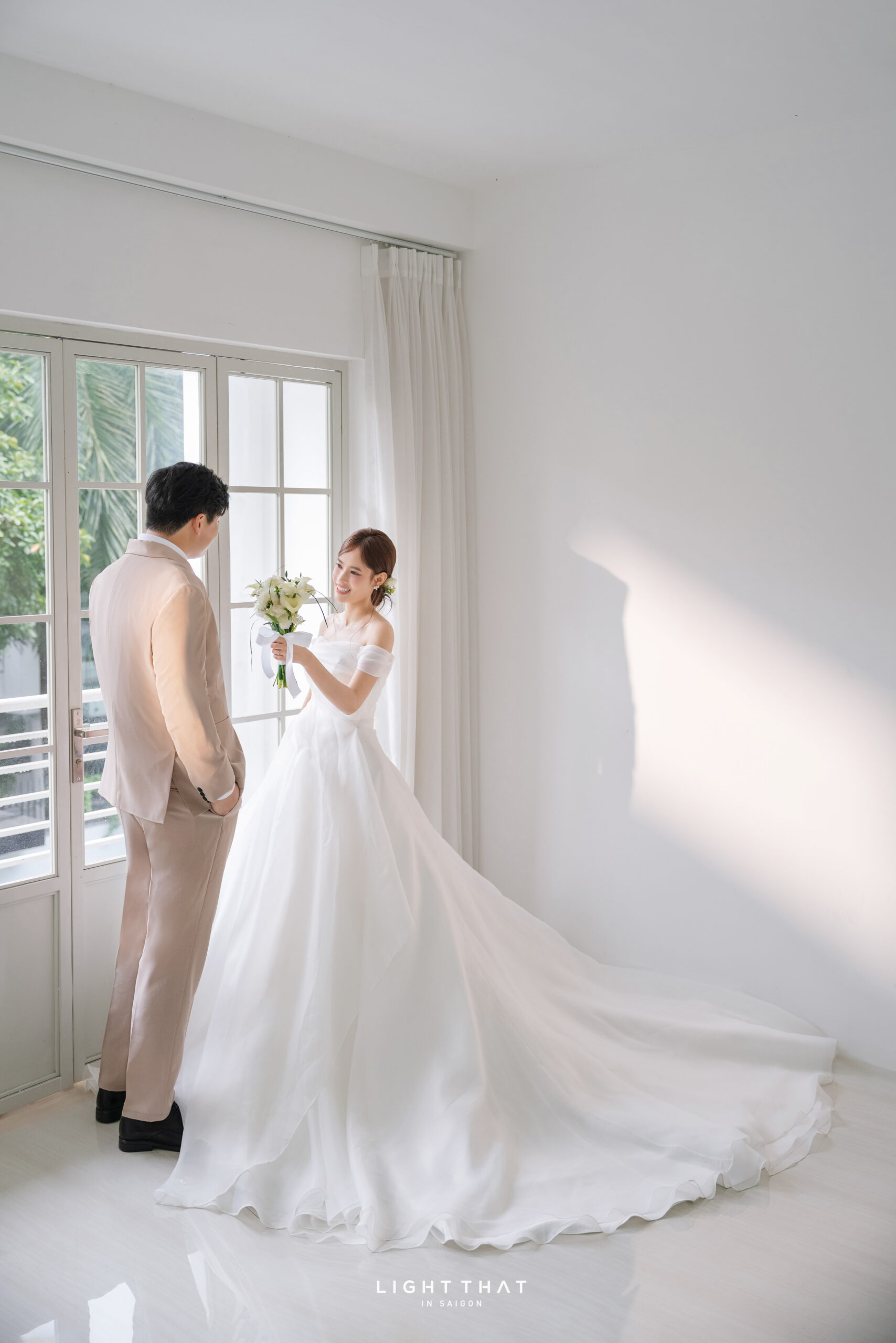 Ánh sáng tự nhiên tinh tế tôn nét đẹp thật, tạo nên cảm xúc và chất Hàn riêng trong từng khung hình